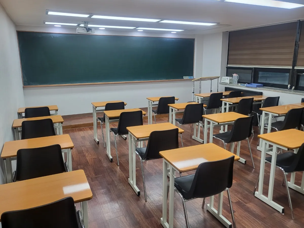 북구 금호동 스터디룸 미팅룸 장비 주변 정밀 위생청소 사례 - 행진크린